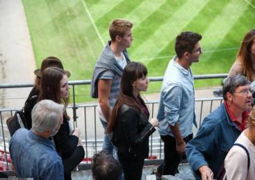 赛事票务与衍生品开发